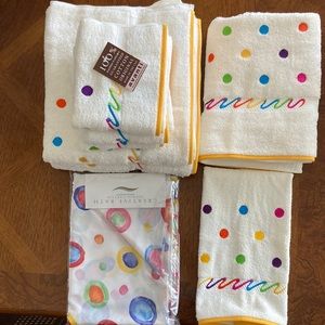 NWT. Polka dot Bath Towels, Hand Towels and Shower Curtain